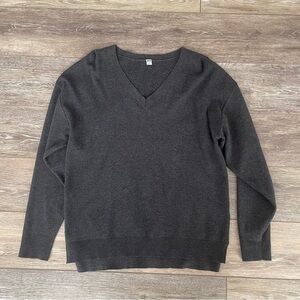 NWOT Uniqlo Charcoal Gray V-Neck Sweater